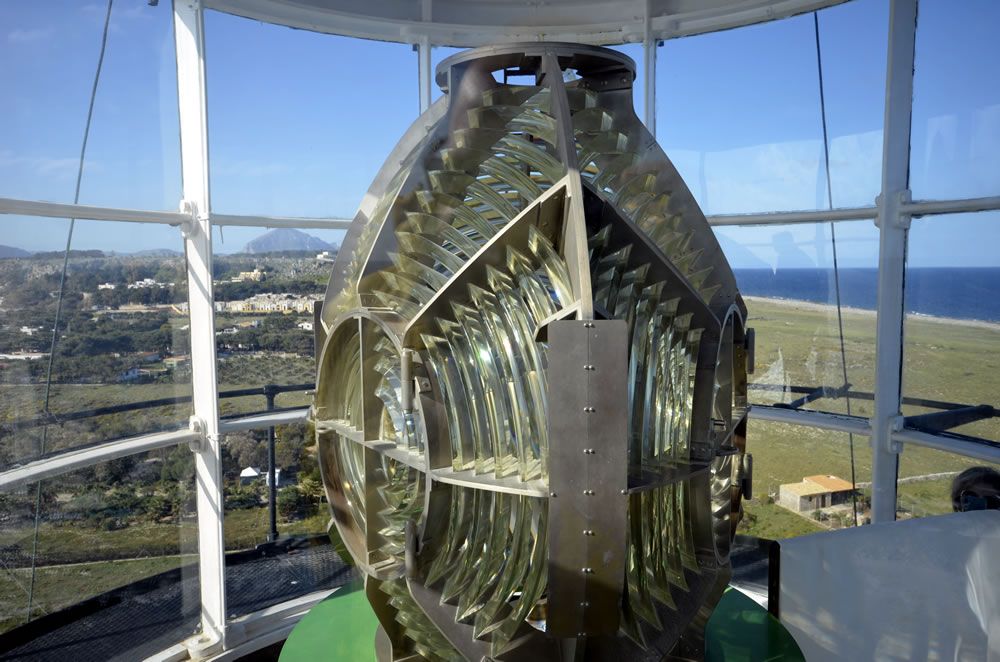 La lente in cima al faro