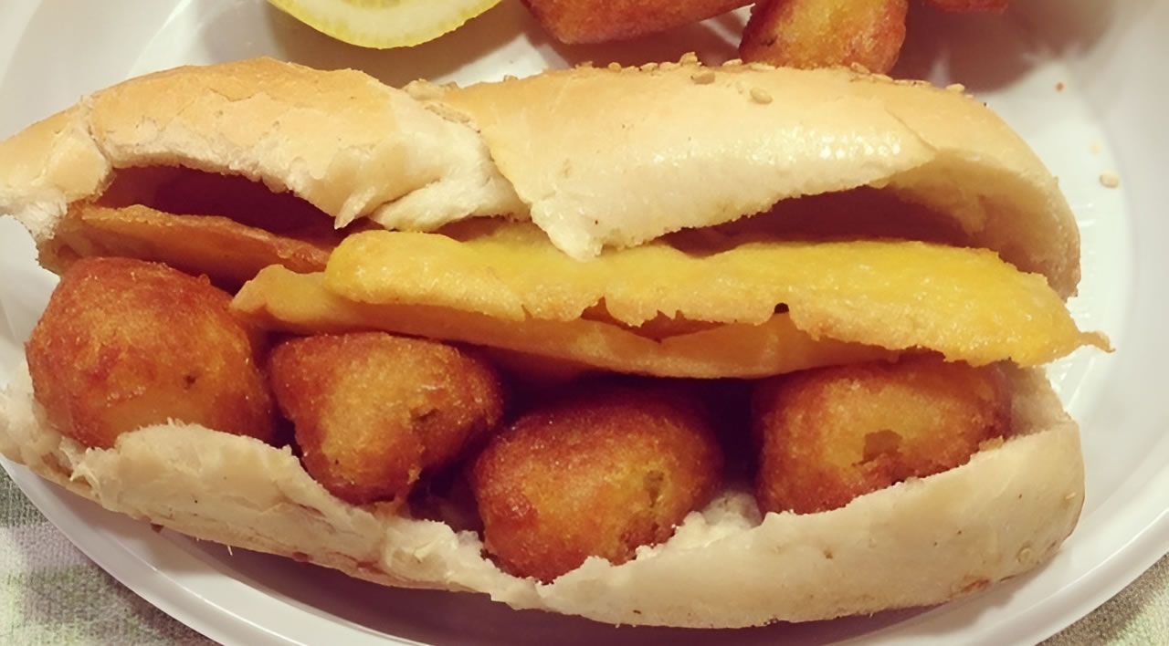 Panino con panelle e crocchè