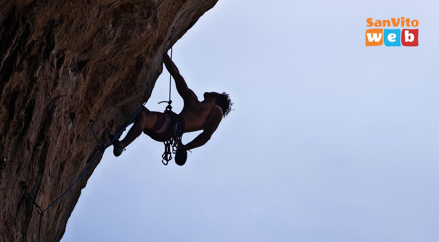 Cala Mancina - Climbing on a seaside cliff