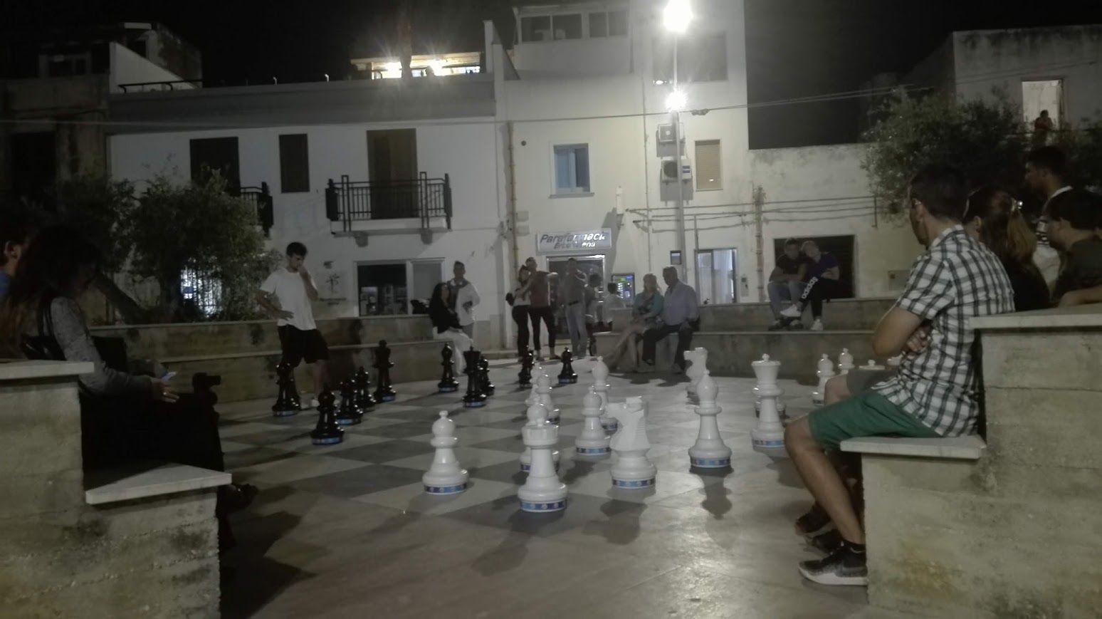 Torneo de ajedrez: El desafío toma forma en el tablero gigante.