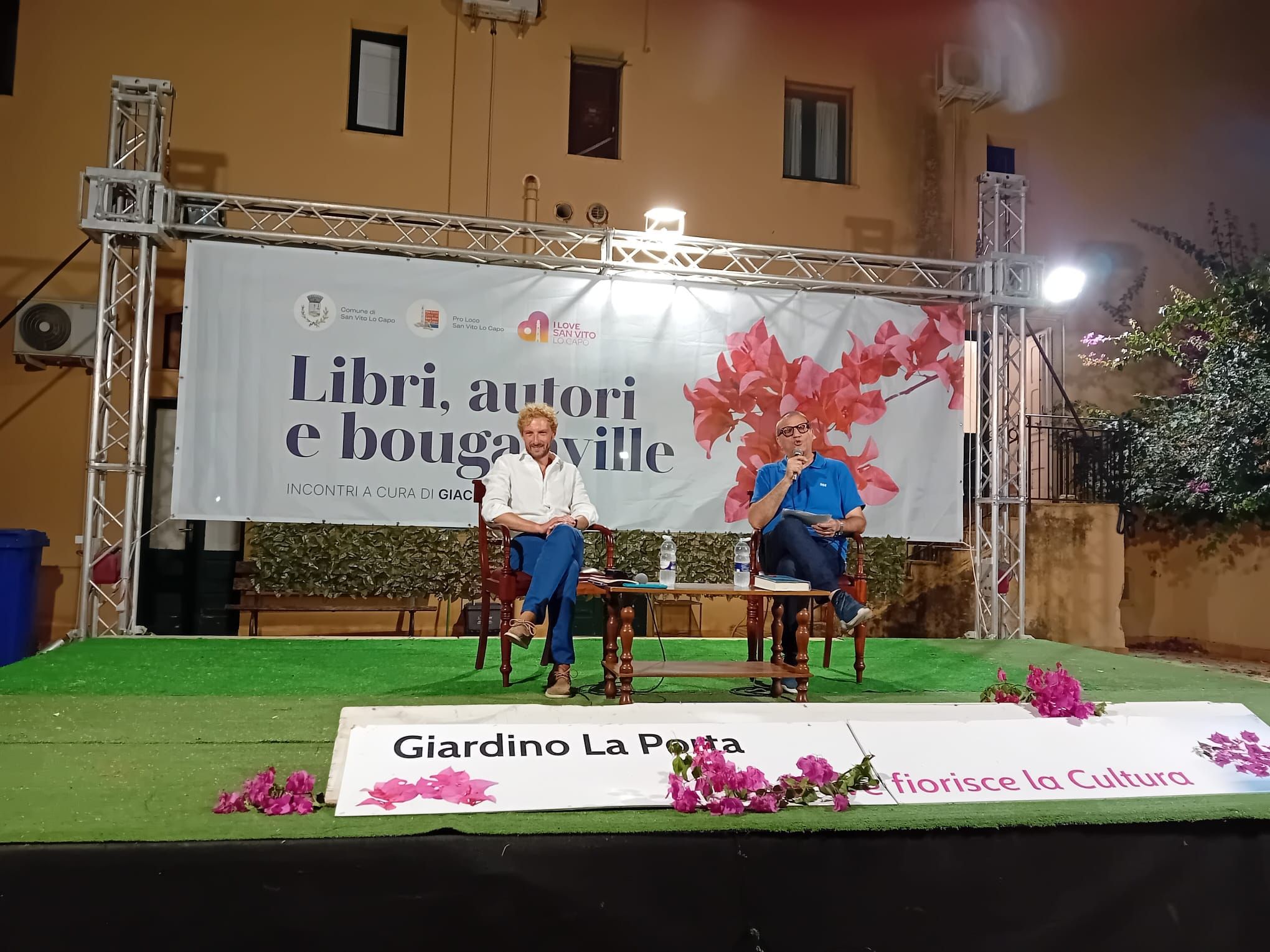 Libri, autori e bouganville