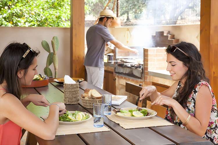 Una vera esperienza siciliana nella Valle di Castelluzzo