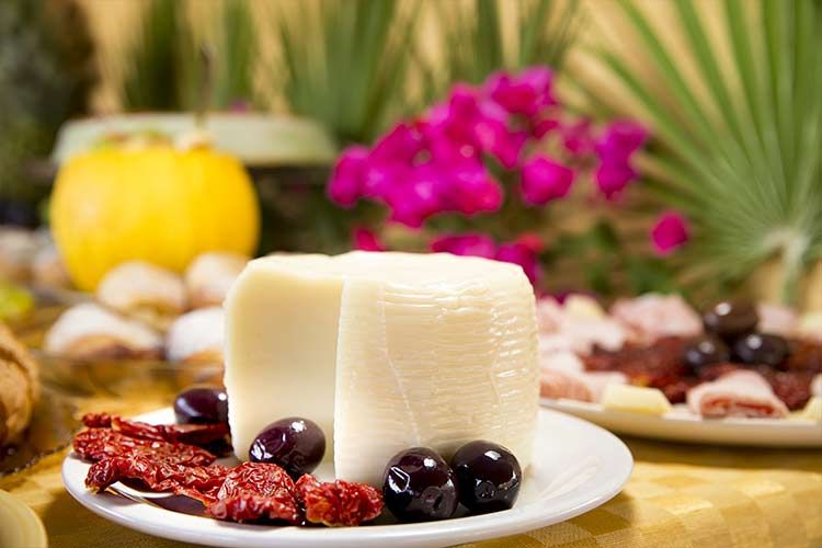 Una vera esperienza siciliana nella Valle di Castelluzzo