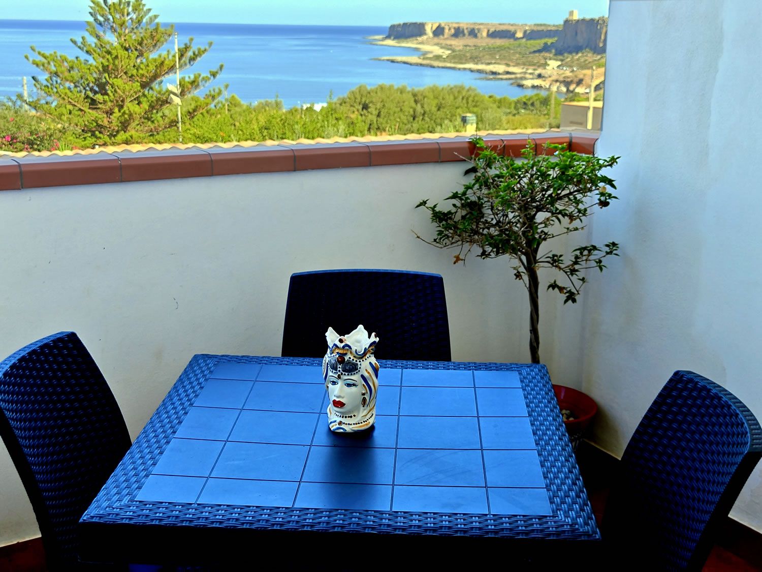 September Offer at a B&B in Macari with a Sea View